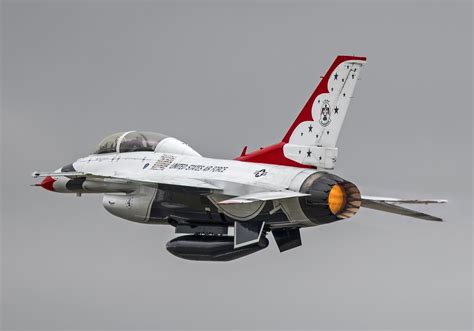 F 16d Thunderbirds General Dynamics Airplane Fighter Airplane F 16