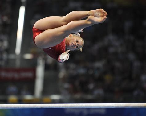 Shawn Johnson Olympic Gymnast Women S Gymnastics Uneven Bars Kyfun