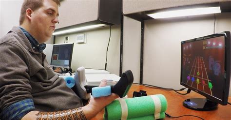 Bypassing Spinal Cord Lets Paralyzed Man Control Own Hand