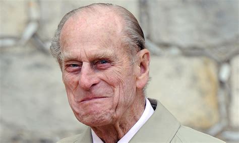 A rainha elizabeth ii é a rainha reinante do reino unido e também a chefe de estado e monarca constitucional reinante de outros reinos da seu marido e crianças. Príncipe Philip, marido da rainha Elizabeth II, morre aos ...