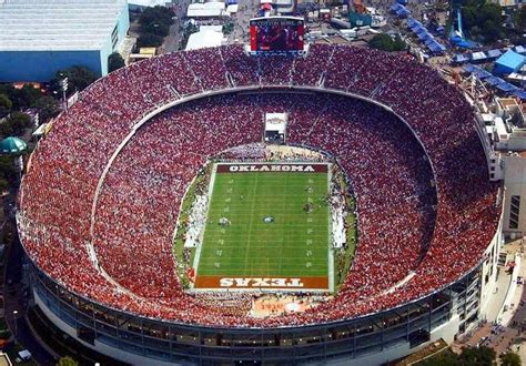 The 10 Biggest Football Soccer Stadiums In The World Green Beans