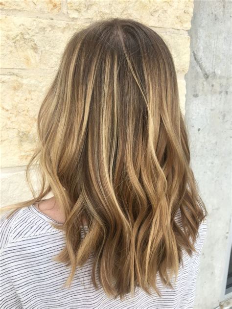 These 35 balayage hair color ideas for brunettes in 2019 allow to achieve a more natural and modern effect with subtle transitions between the chosen hues, whether blonde, brunette, red or unnatural colors, such as popular pastels and even neons. Brunette Balayage & Hair Highlights : blonde balayage on ...