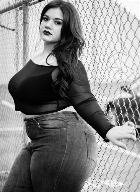Pin By M Verde On Tight Jeans Addicted Curvy Woman Women Plus Size Beauty