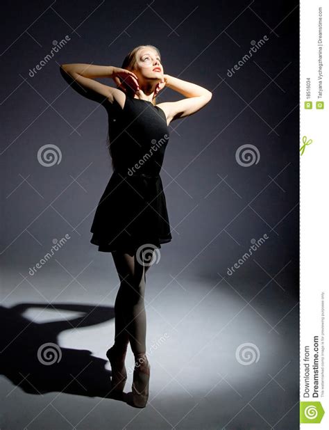 Una Bailarina Maravillosa Joven Foto De Archivo Imagen De Ballet