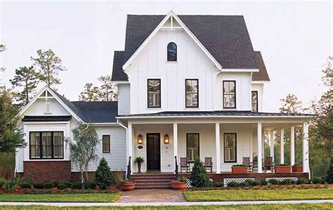 39 Farmhouse Front Porch Decor Ideas In 2020 Porch House Plans White