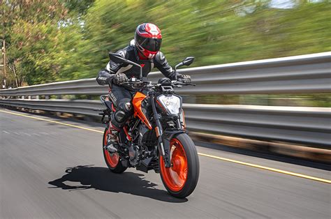 Check out duke 200 2021 seat height, fuel tank capacity, weight, engine check ktm duke 200 variant's key specs and features. 2020 KTM 200 Duke BS6 test ride, review - Autocar India