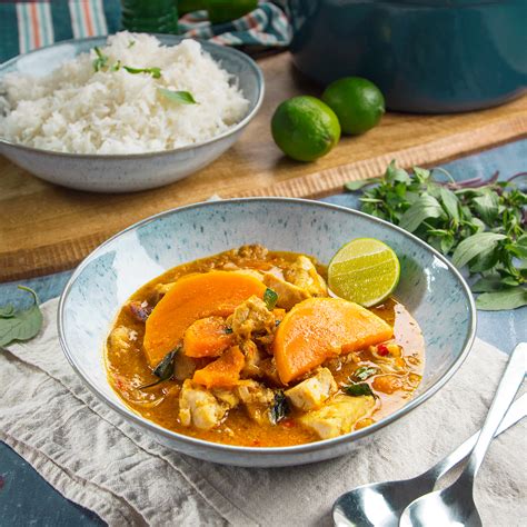 Slow cooker Thai red chicken curry | Red curry chicken, Curry chicken, Thai chicken curry
