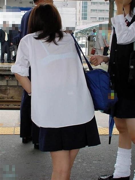 【jk透けブラ盗撮エロ画像】夏服の制服でまだまだ発育中の胸を守るブラジャーが透けた女子校生の画像ww エロ画像ミルナビ