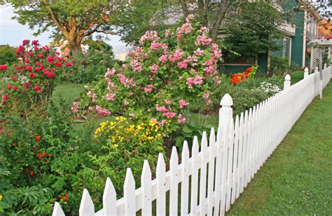 35 Awesome Wooden Fence Ideas For Residential Homes