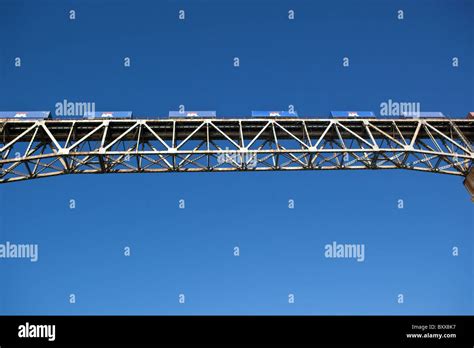 Steel Truss Cantilever Bridge Hi Res Stock Photography And Images Alamy