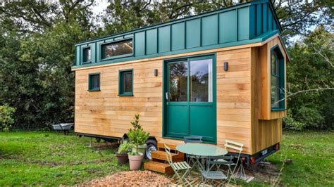 10 Tiny Yet Cozy Wood House Ideas And Designs That Will Completely