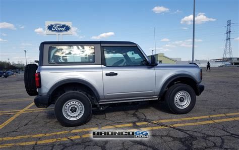 2021 Ford Bronco 2 Door Base Seems Lonely And Cheap Riding On Small