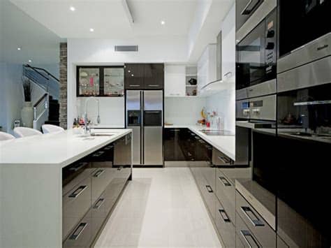 This new york kitchen is not only modern but gives off a warm feeling. Modern u-shaped kitchen design using stainless steel ...