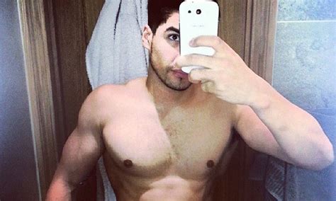 Louis Smith Posts EXTREMELY Saucy Bathroom Mirror Selfie To Show Off