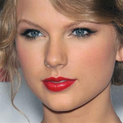 Taylor Swift Makeup Charcoal Eyeshadow And Red Lipstick Steal Her Style