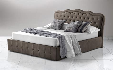 Vendo letto in ferro battuto perfetto ad una piazza a solo 100 euro puoi chiamare al n. Mondo Convenienza letti : ferro battuto, in legno e imbottiti