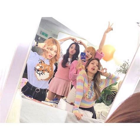 Blackpink Mirror Selfie Kpop Girl Groups Korean Girl Groups Kpop