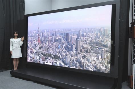 If you're looking to buy a new tv, but don't know whether to upgrade and treat yourself to a 4k tv or 8k tv or play it safe and purchase a 1080 tv, keep reading to figure out which one is best for you. Sharp Has Made An 8K TV With Nothing To Watch | Gadget Review