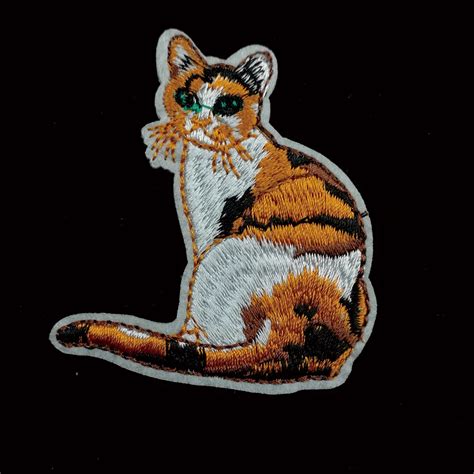 Cute Cat Patch Badge Cheap Embroidered Iron On Cartoon Patches For Clothes Stickers Fabric Diy
