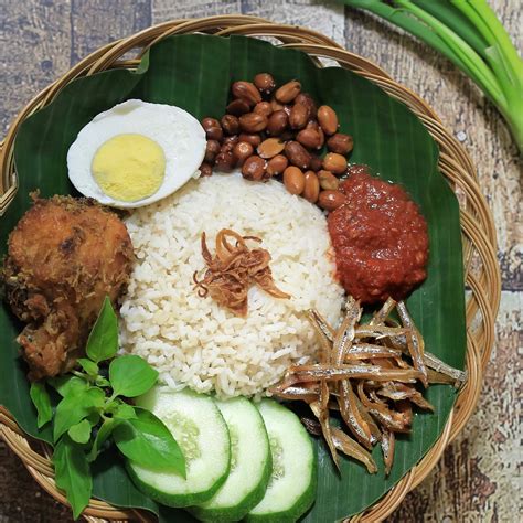 Nasi Lemak Lengkap Istimewa khas Melayu - Resep | ResepKoki