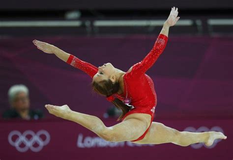 E' strano per una ginnasta parlare di prima partecipazione ai giochi olimpici a 21 anni, perchè la ginnastica è, da sempre, la disciplina delle minorenni, visto che l'età media delle atlete è dai 12 ai 14 anni. Vanessa Ferrari ottava nel concorso generale | Ginnastica ...