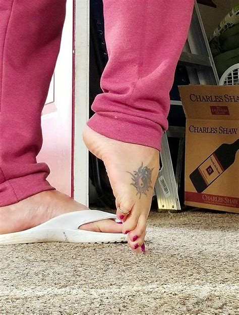 pin de costas liolias en ΠΑΠΟΥΤΣΙΑ 1 pies hermosos de mujer dedos de los pies pies femeninos