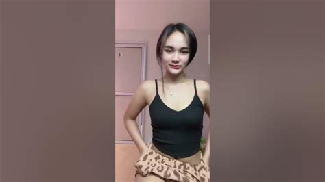 Mama Muda Nan Cantik Cuma Pakai Tanktop Dan Hotpand Berani Live Bigo Youtube