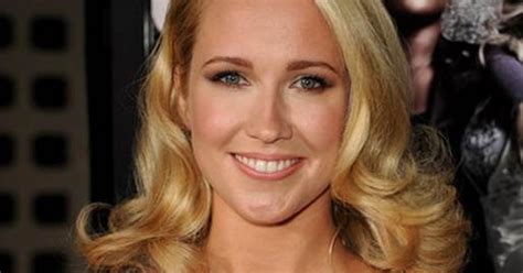 Anna Camp Pushes Her Boundaries In Pitch Perfect And The Mindy Project