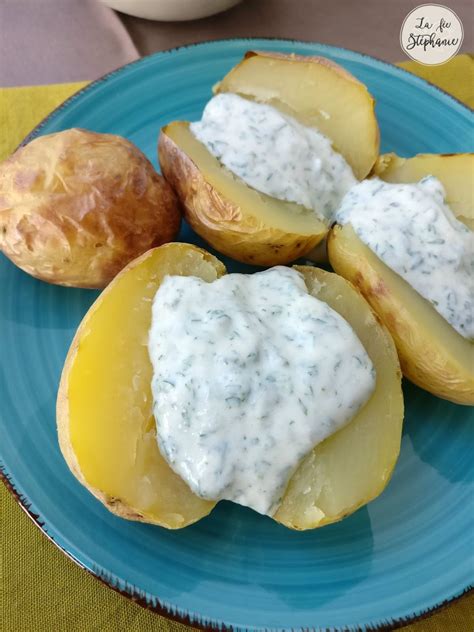Pommes de terre en robe des champs et sauce blanche aux herbes Recette