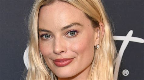 Margot Robbie Reacts To Reports She Was Crying Outside Cara Delevigne
