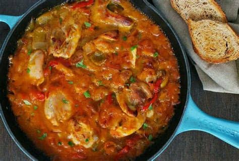 En el mismo aceite sofreír los dientes de ajo picaditos, cuando estén casi dorados añadir las cebollas picadas y sofreír, echar una preguntas de cocina. CONTRAMUSLOS DE POLLO EN SALSA DE CALABAZA - Saboreando ...