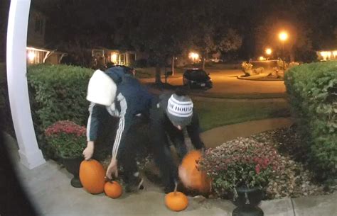 Pumpkin Thieves Adorable Trick Or Treaters Captured On Doorbell Videos On Halloween