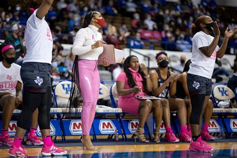 Basketball Coach Sydney Carter Perfectly Shut Down Criticism Over Her