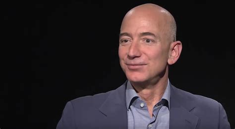 Between march and april 2020, amid the pandemic. Jeff Bezos: "Hoge-snelheid-besluitvorming is de beste ...