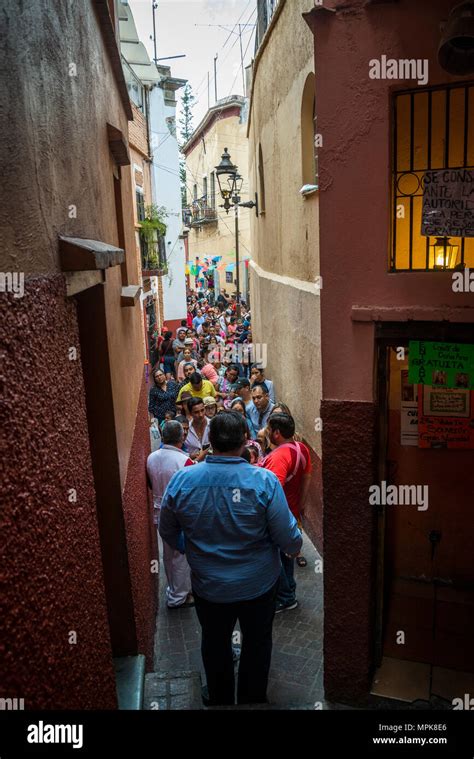 Callejon De Beso Alley Kiss Hi Res Stock Photography And Images Alamy