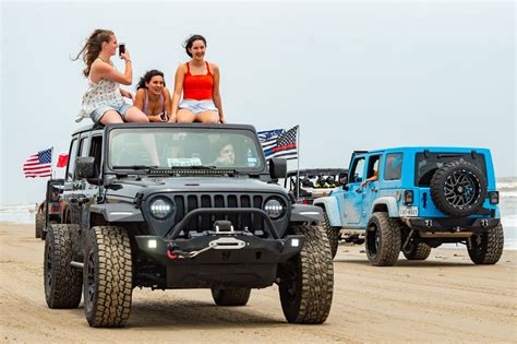 Crowds Descend On Crystal Beach For Go Topless Jeep Weekend