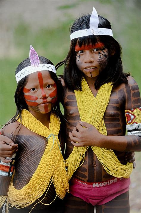 Brazil Kayap Gorotire Girls Rio Xingu Valley Las Casas Village Photo By Serge Guiraud