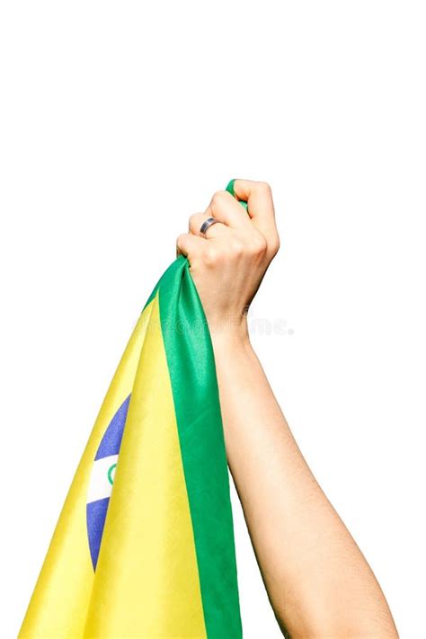 Homem Segurando Bandeira Do Brasil Isolado Em Fundo Branco Imagem De