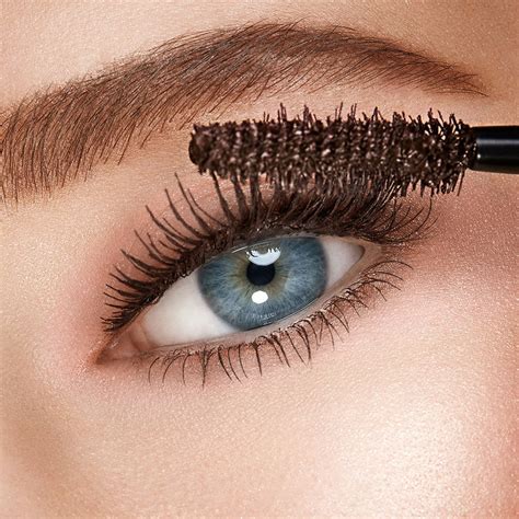 What Color Mascara For Blue Eyes And Blonde Hair 7 Top List
