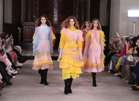 5-surprises-in-the-history-of-london-fashion-week