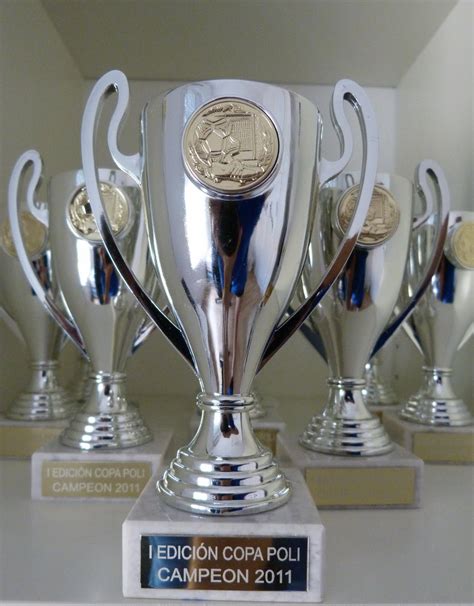 Ii Edición Copa Poli Presentación De Los Trofeos De La Copa Poli