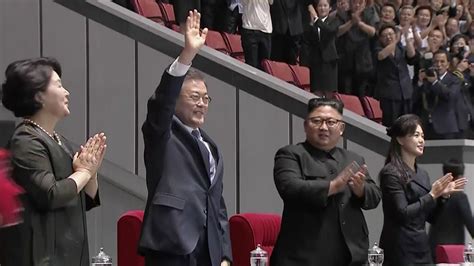 Kim jong un is believed to have three children with wife ri sol ju according to the south korean intelligence. Kim Jong Un, Moon Jae-in watch show in Pyongyang - YouTube