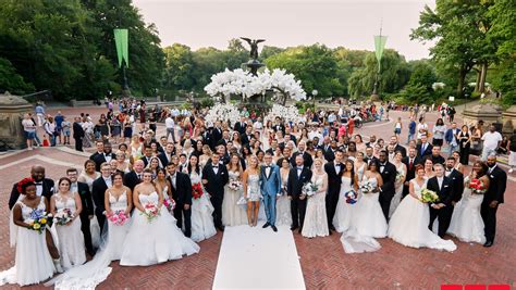 Say Yes To The Dress Marries 52 Couples At Once In Central Park