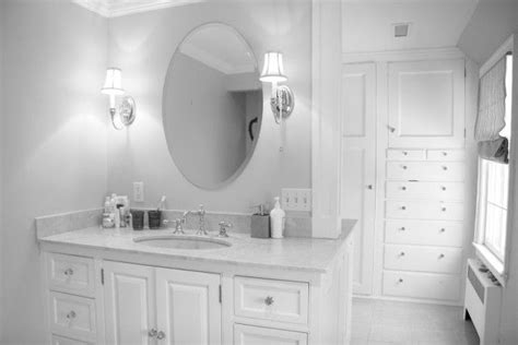 But a good mirror is an essential component to many rooms, especially your bathroom. Best 25+ Oval bathroom mirror ideas on Pinterest | Half ...