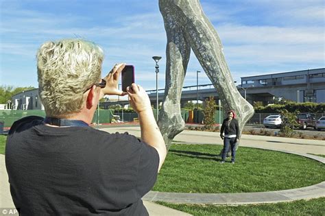 San Leandro S Statue Of Naked Woman Designed At Burning Man To Promote