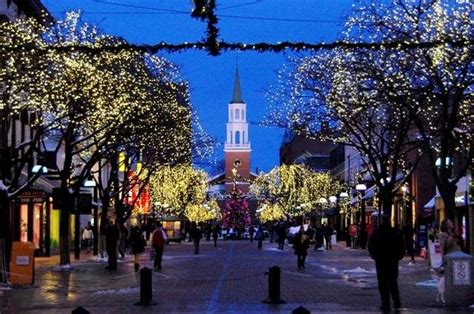 The Mesmerizing Christmas Display In Vermont With Over 250000
