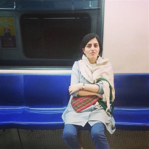 آزادی‌های یواشکی زنان و دختران در متروی تهران عکس ساتین ⭐️