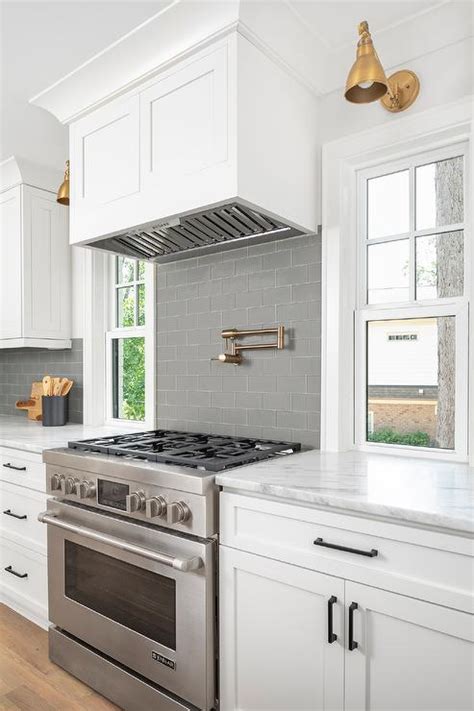 Black and gold range hood. Black And Gold Range Hood Design Ideas