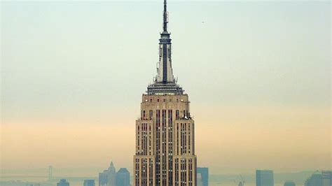 Das empire state building ist momentan der viertgrösste wolkenkratzer in new york und der fünftgrösste in den u.s.a. Empire State Building in New York City