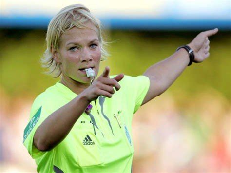 She'll gladly talk about football, maybe even. bibiana steinhaus #58354 - uludağ sözlük galeri